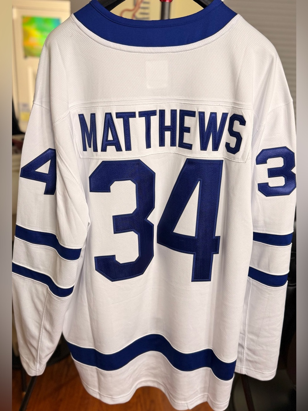 Gorgeous Fanatics Maple Leafs Matthews No.34 Breakaway Jersey!!!